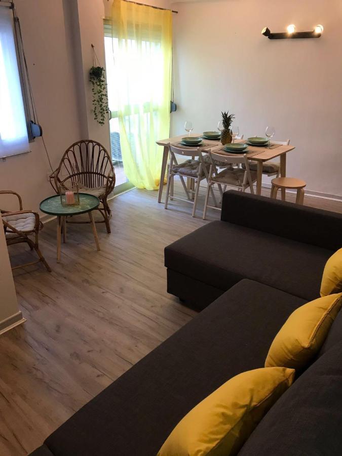 Cactus 2 Bedroom Apartment On Calle San Miguel Minutes From The Beach By Namaste Elite Torremolinos Esterno foto