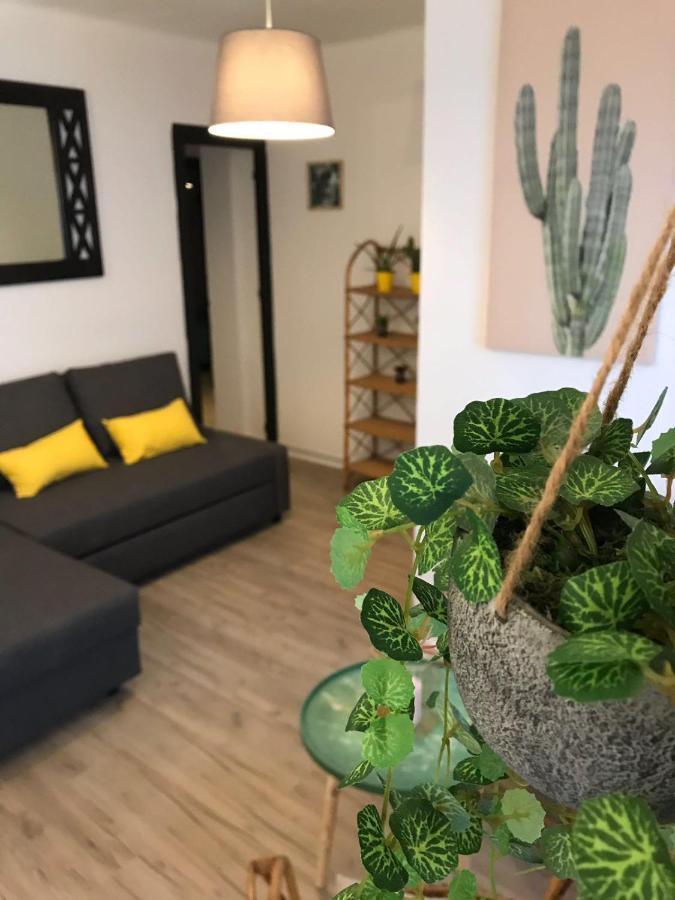 Cactus 2 Bedroom Apartment On Calle San Miguel Minutes From The Beach By Namaste Elite Torremolinos Esterno foto